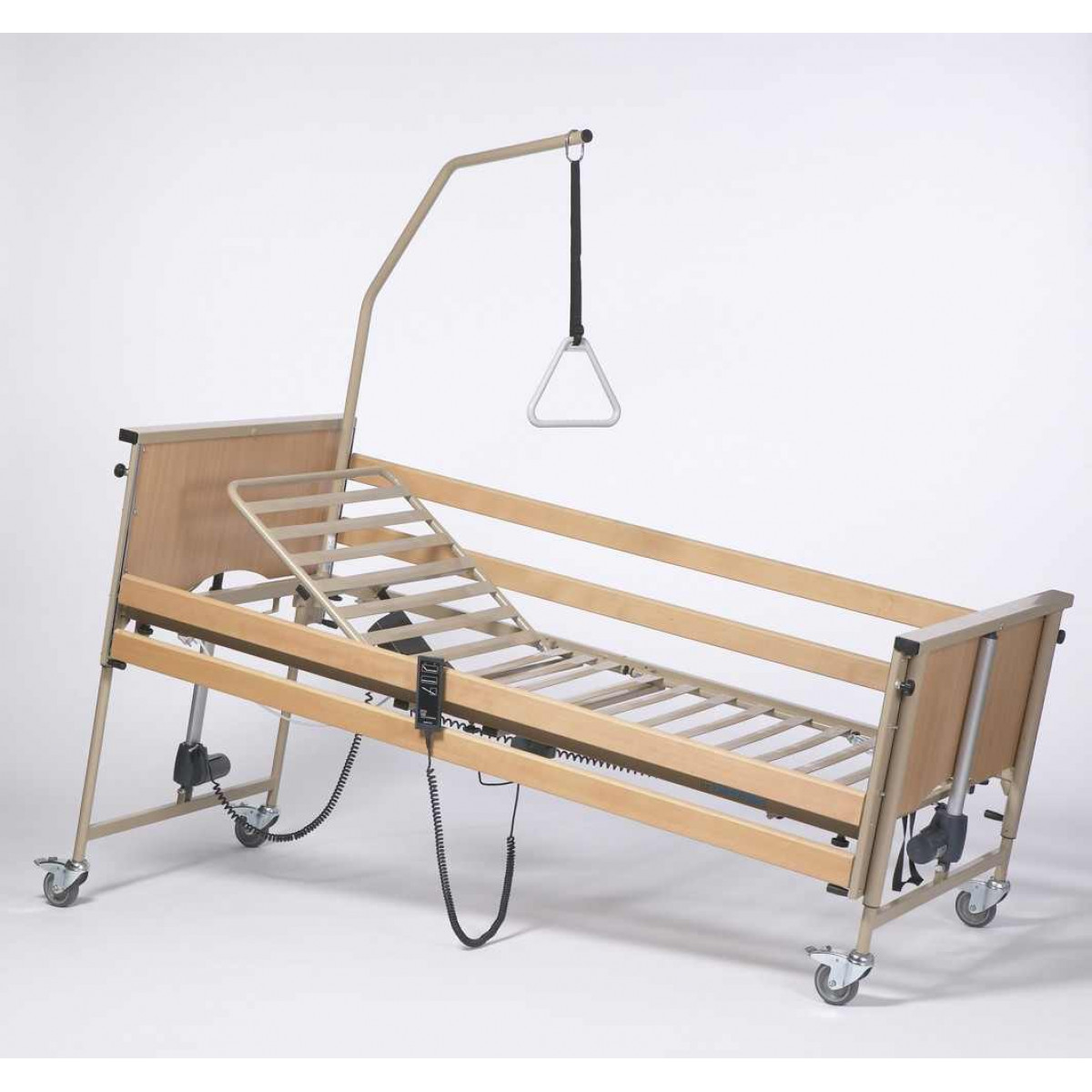 кровать для лежачих больных с электроприводом домашняя